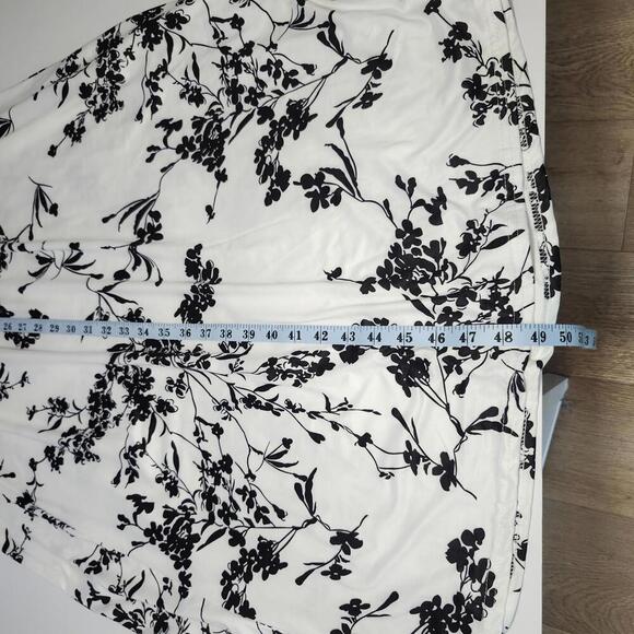 Elegant Off-Shoulder Floral Maxi Dress - Picture 5 of 9